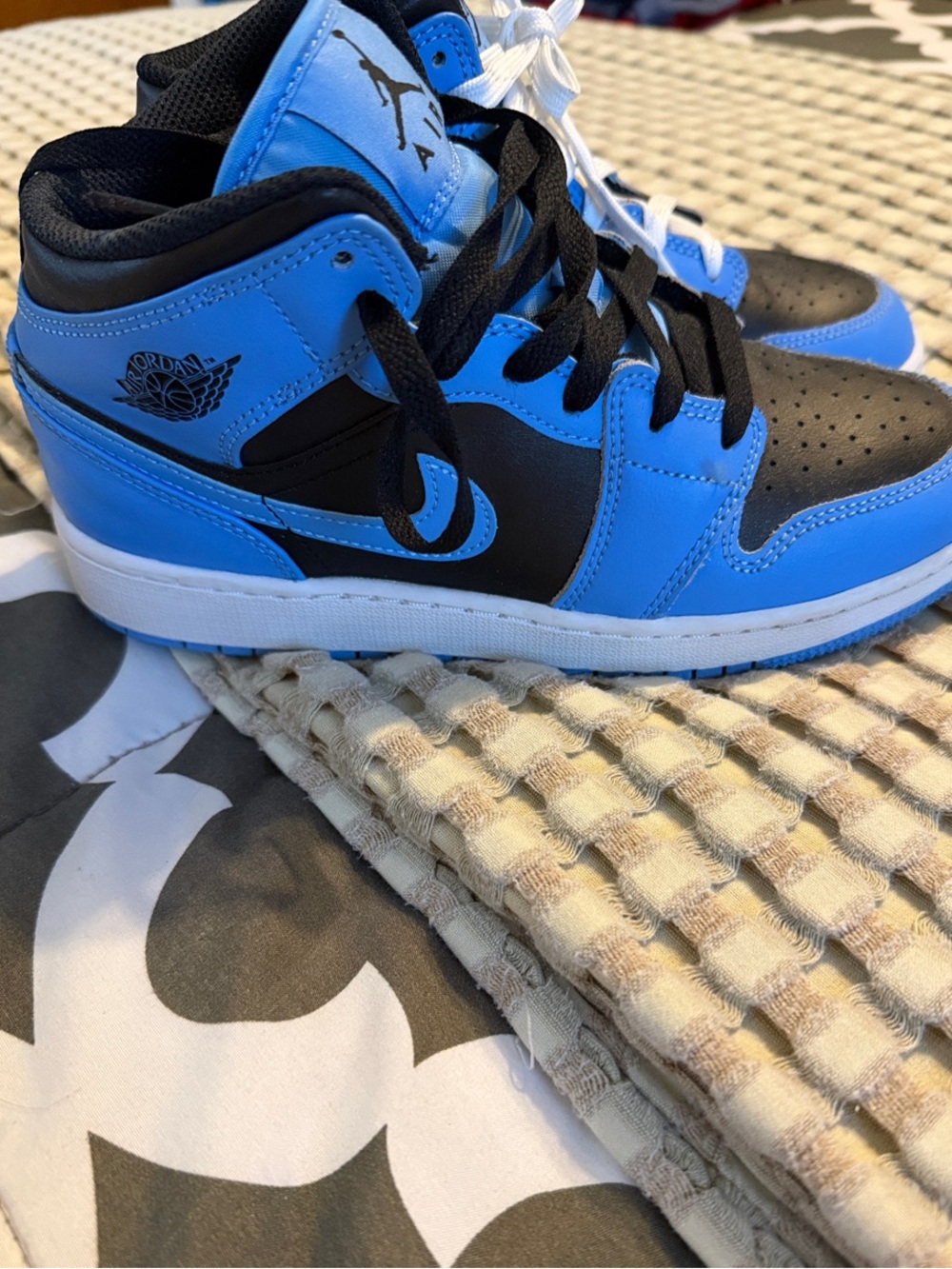 Jordan Kids Mid-Top Sneakers in Black and Blue